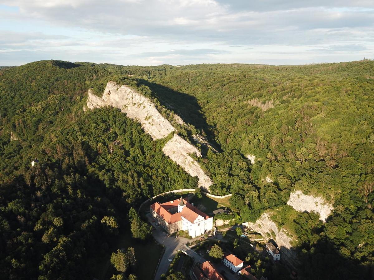 Hotel Obecna Skola Svatý Jan pod Skalou