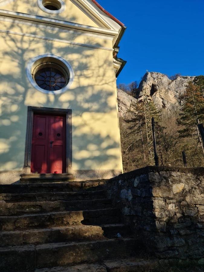 Obecna Skola 3* Svatý Jan pod Skalou