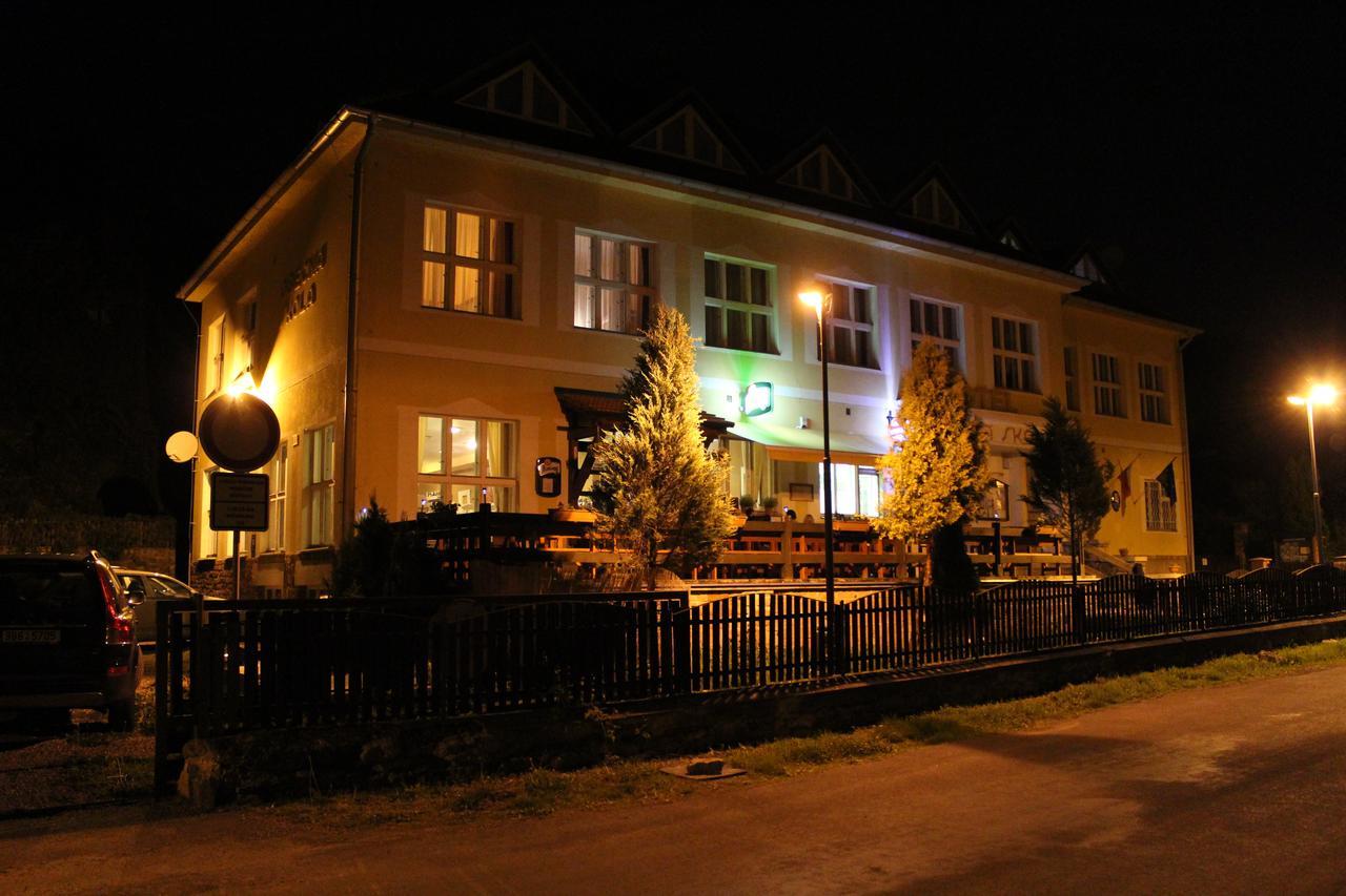 Obecna Skola 3*